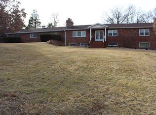 957 Sulphur Spring Rd, Ballwin, MO 63021