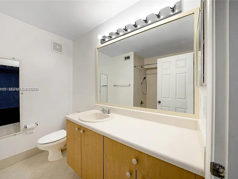 3903 Tree Top Dr #3903 — Photo 10