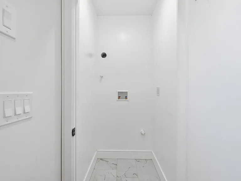 1822 1/2 S Harvard Blvd — Photo 33
