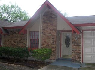 513 Parkvale Ln, Grand Prairie, TX 75052