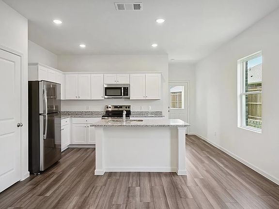 3rd image of 2004 Prairie Ln