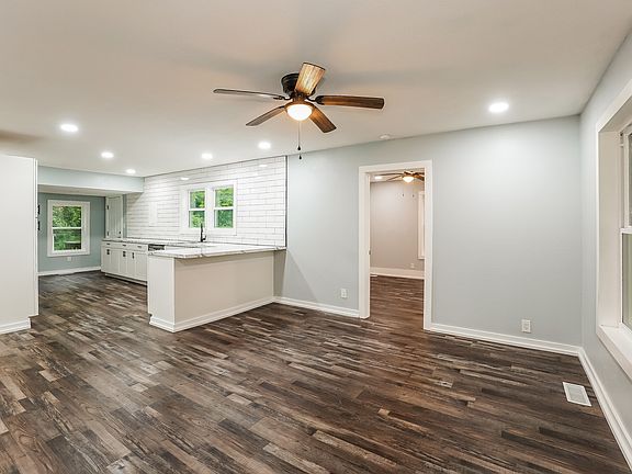 3rd image of 120 White St