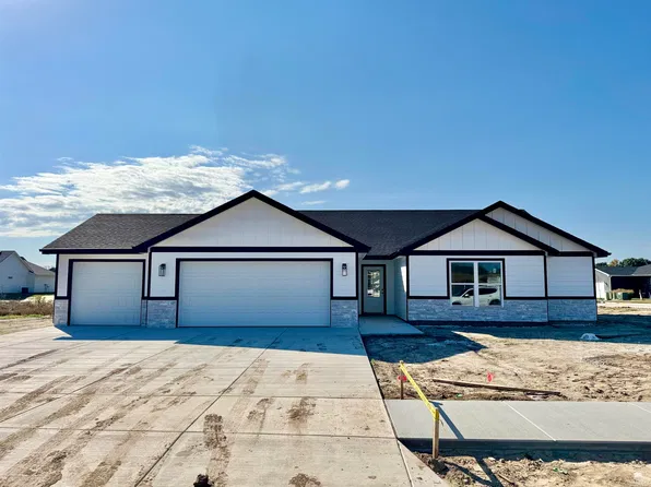 8402 Brett Dr, Manhattan, KS 66502