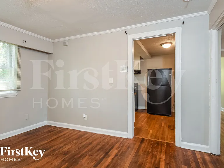 2456 Maple St — Photo 5