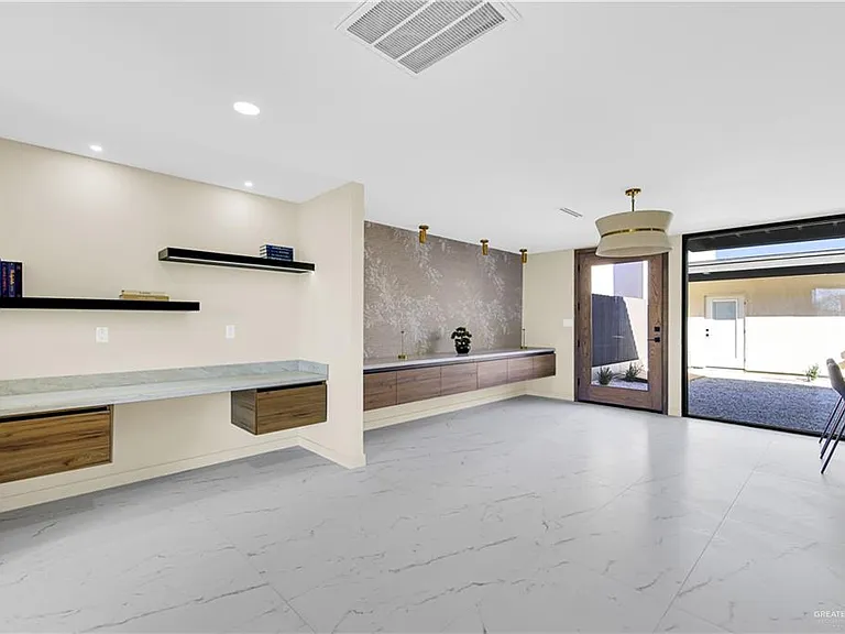 1406 S 7th Ave — Photo 6