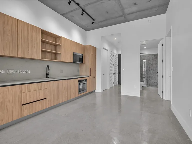 91 NW 27th St #202 — Photo 8