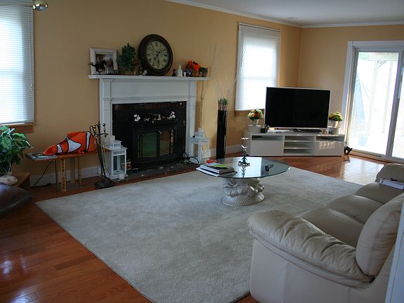 2nd image of 12 Whitney Ln
