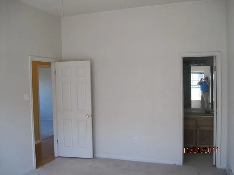 1506 Creek St — Photo 7