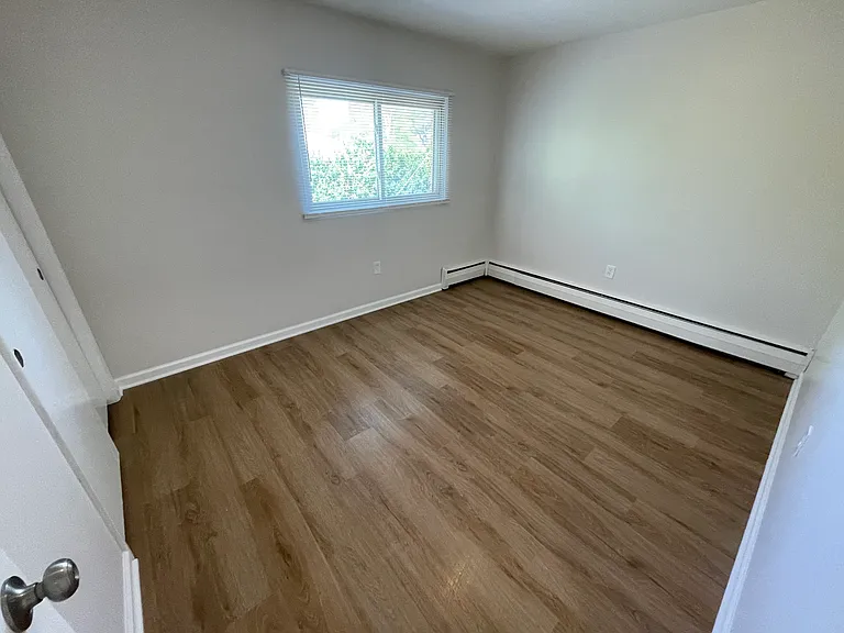8948 White Oak Ave #5 — Photo 10