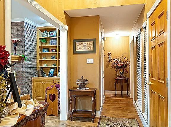 3rd image of 820 Smith Ln