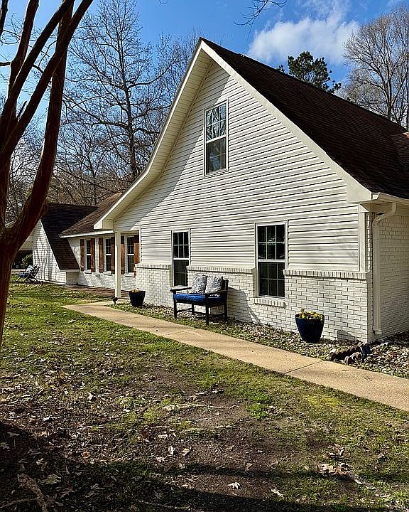 1st image of 152 Suzanne Ln