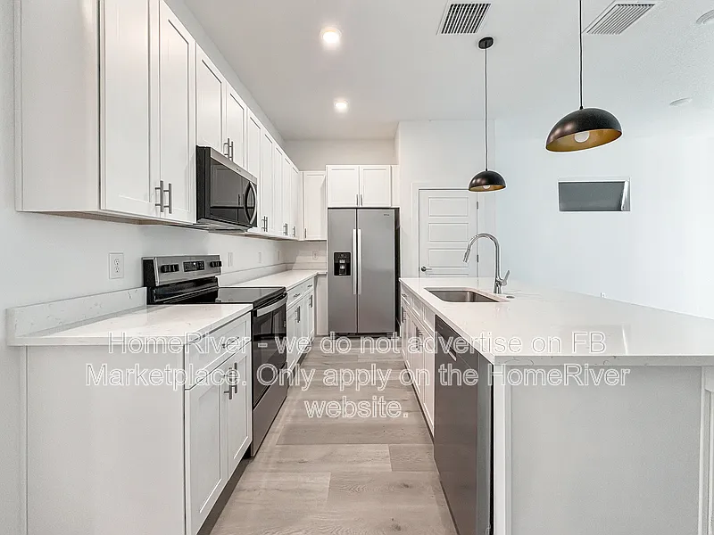 3 bed, 2.0 bath, 1320 sqft, $1,650 — Photo 2