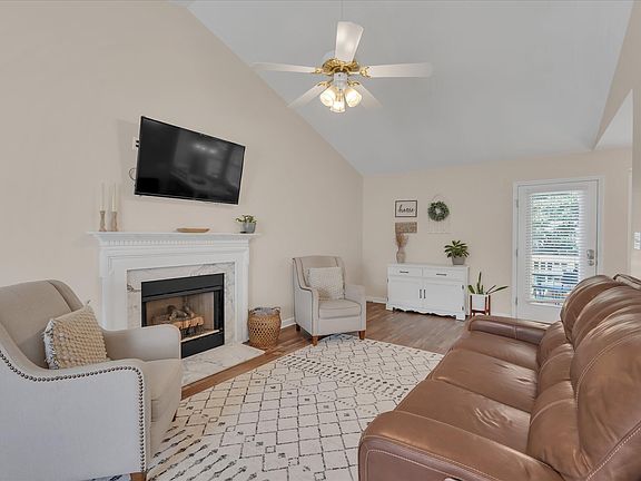 3rd image of 106 Brandon Dr