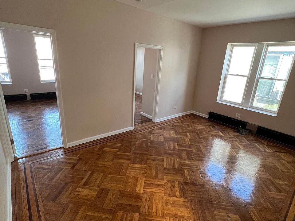 1st image of 696 Bristol St APT 2R