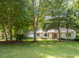 13389 Greenleaf Ln, Grand Haven, MI 49417