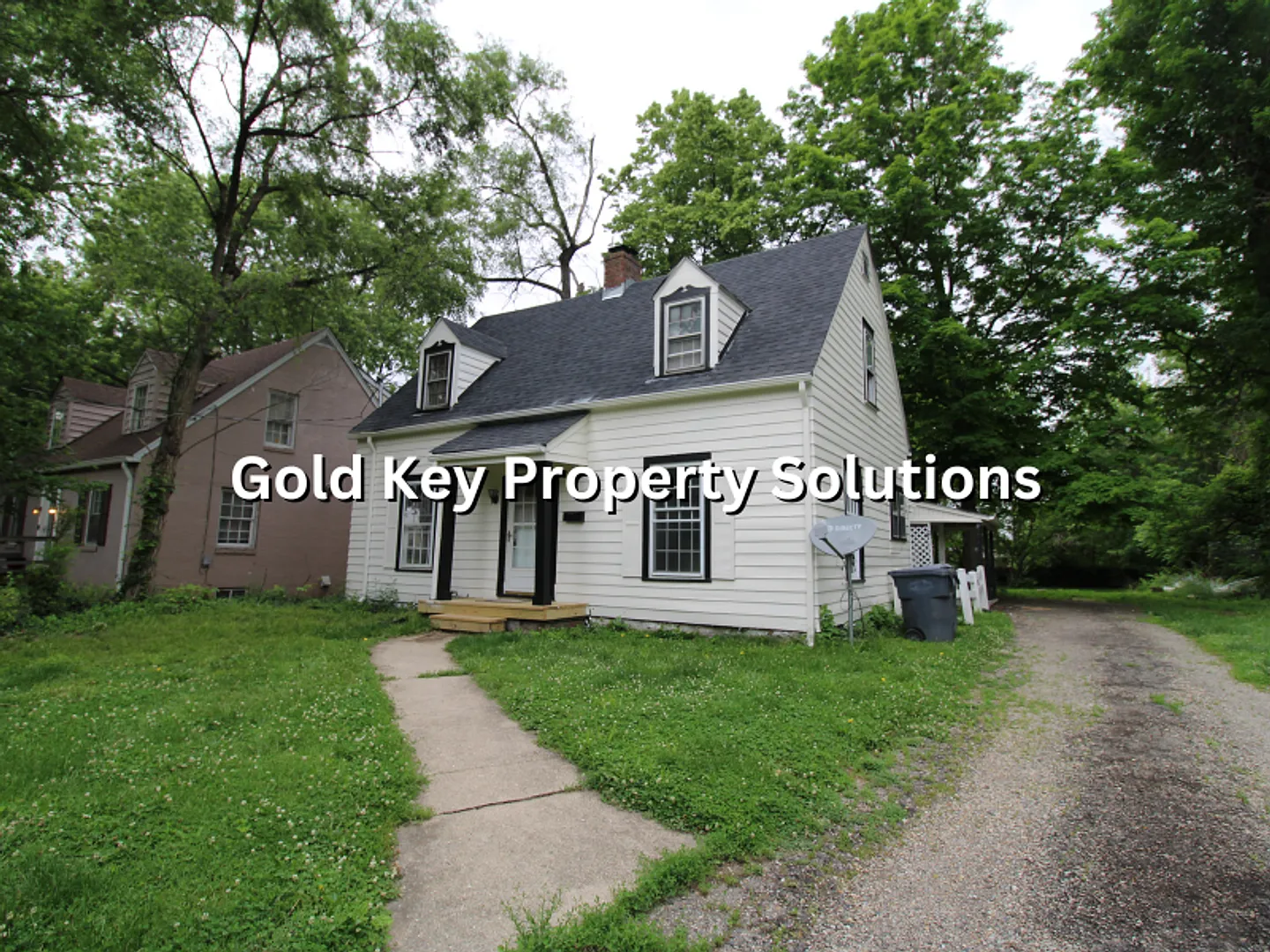 Large 2 Br 1.5 Ba House With Covered Porch And Family Room (Section 8 Approved) — Photo 3