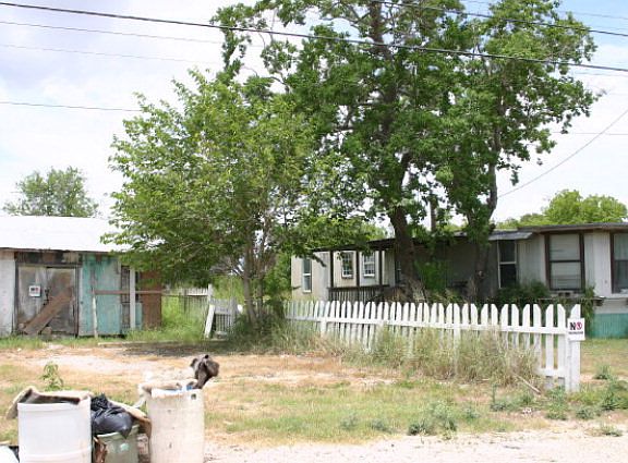 4th image of 122 Avenue D St