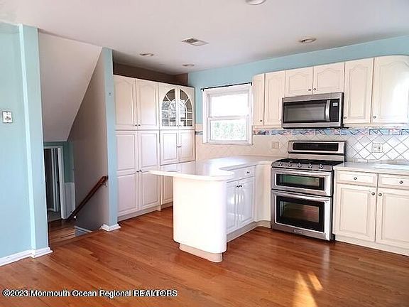 5th image of 32 Eisele Ave