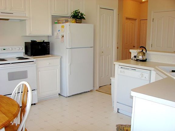 4th image of 9902 Country Club Cir