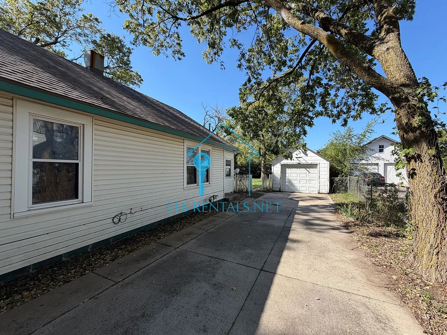 $999 | 2BR Bungalow w/ Detached Garage & Big Backyard | Pets OK | Newton — Photo 2