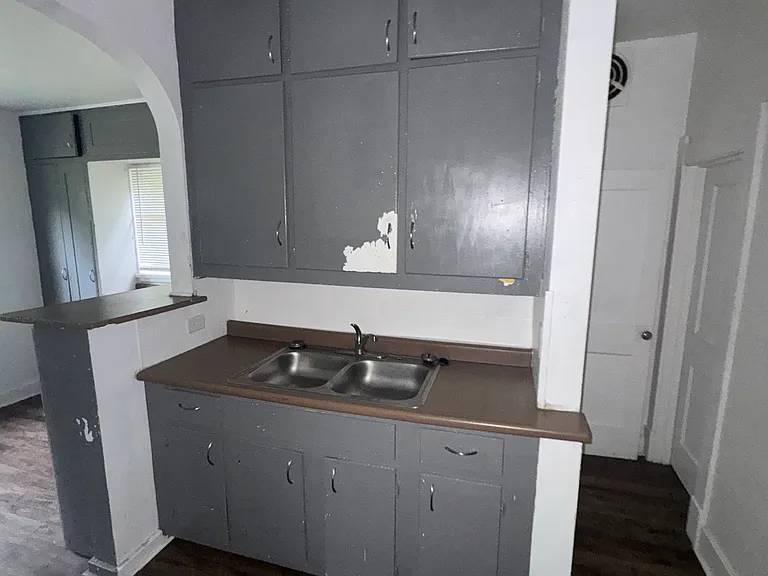 2127 Elliott Ave — Photo 8