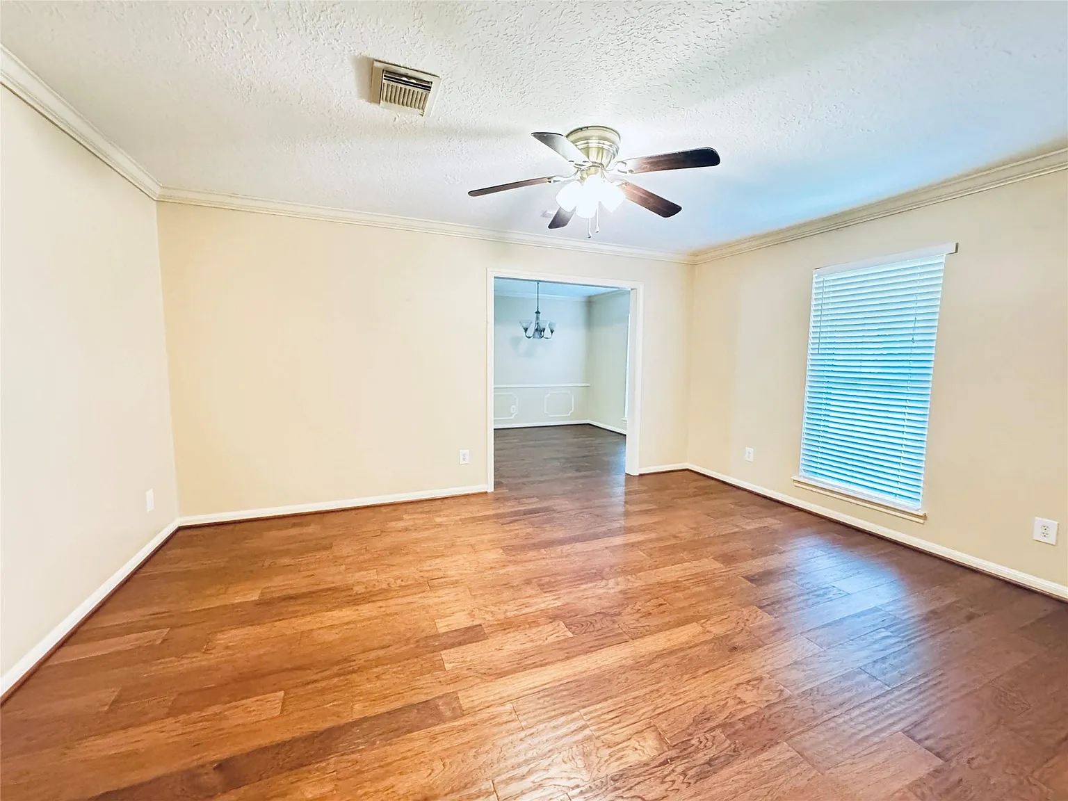 4 bed, 2.5 bath, 2222 sqft, $3,650 — Photo 3