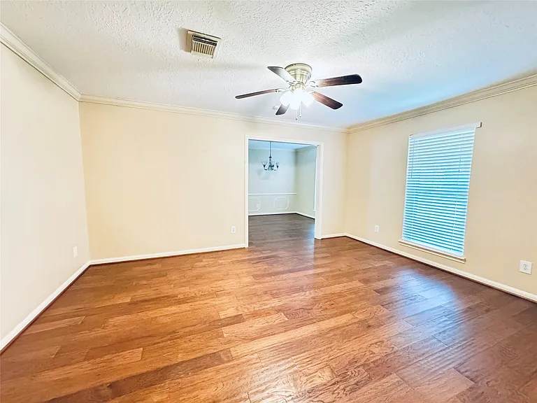 13935 Saint Marys Ln — Photo 3