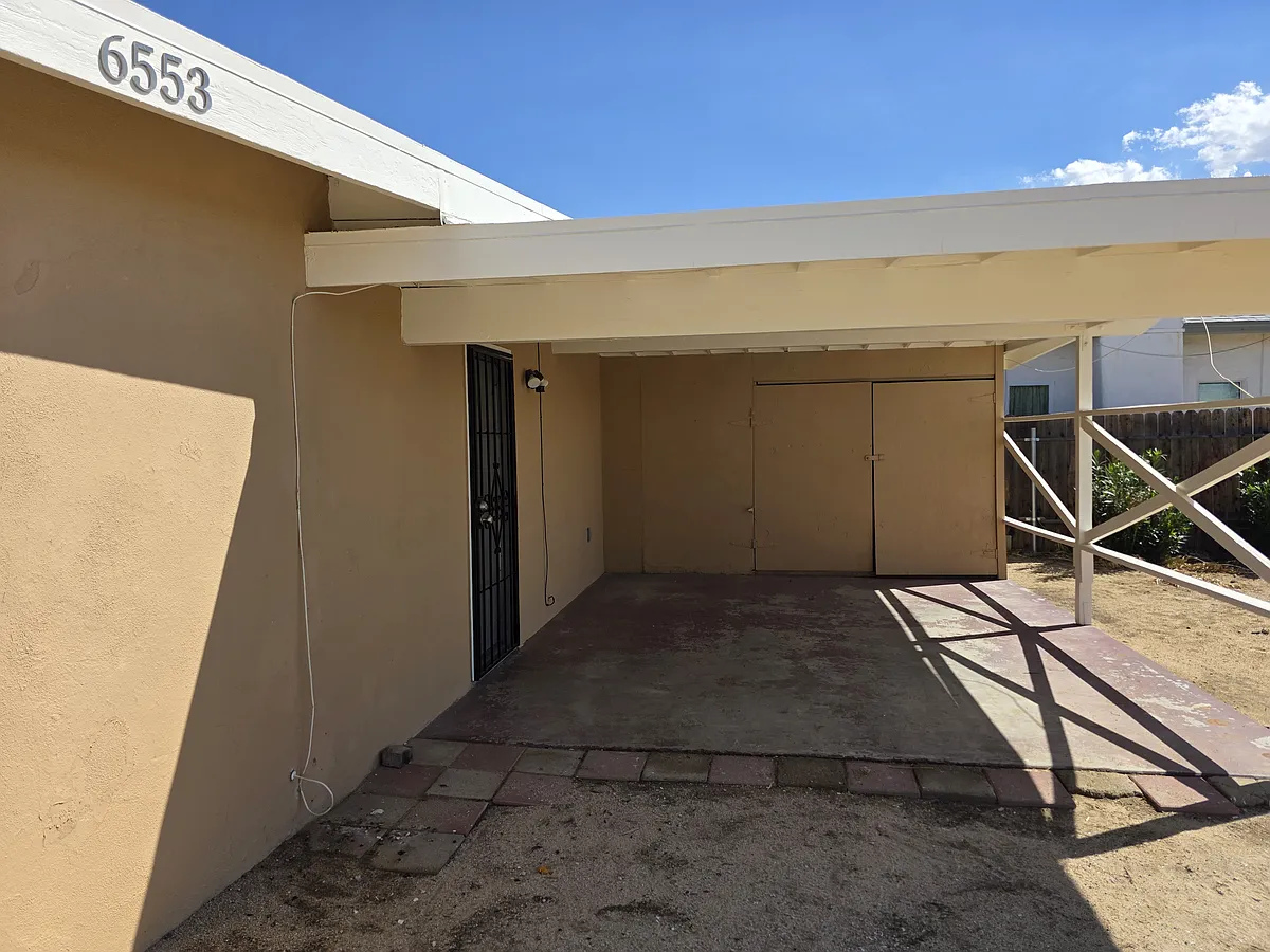 Building Photo - 6553 Desert Queen Ave #6553
