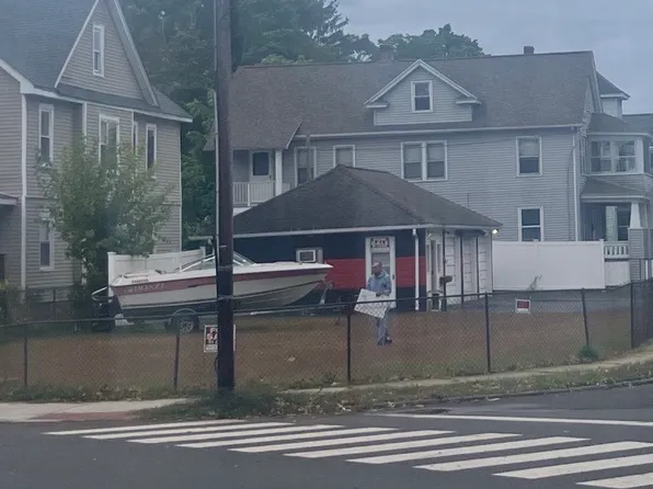 57 Home St, Springfield, MA 01104