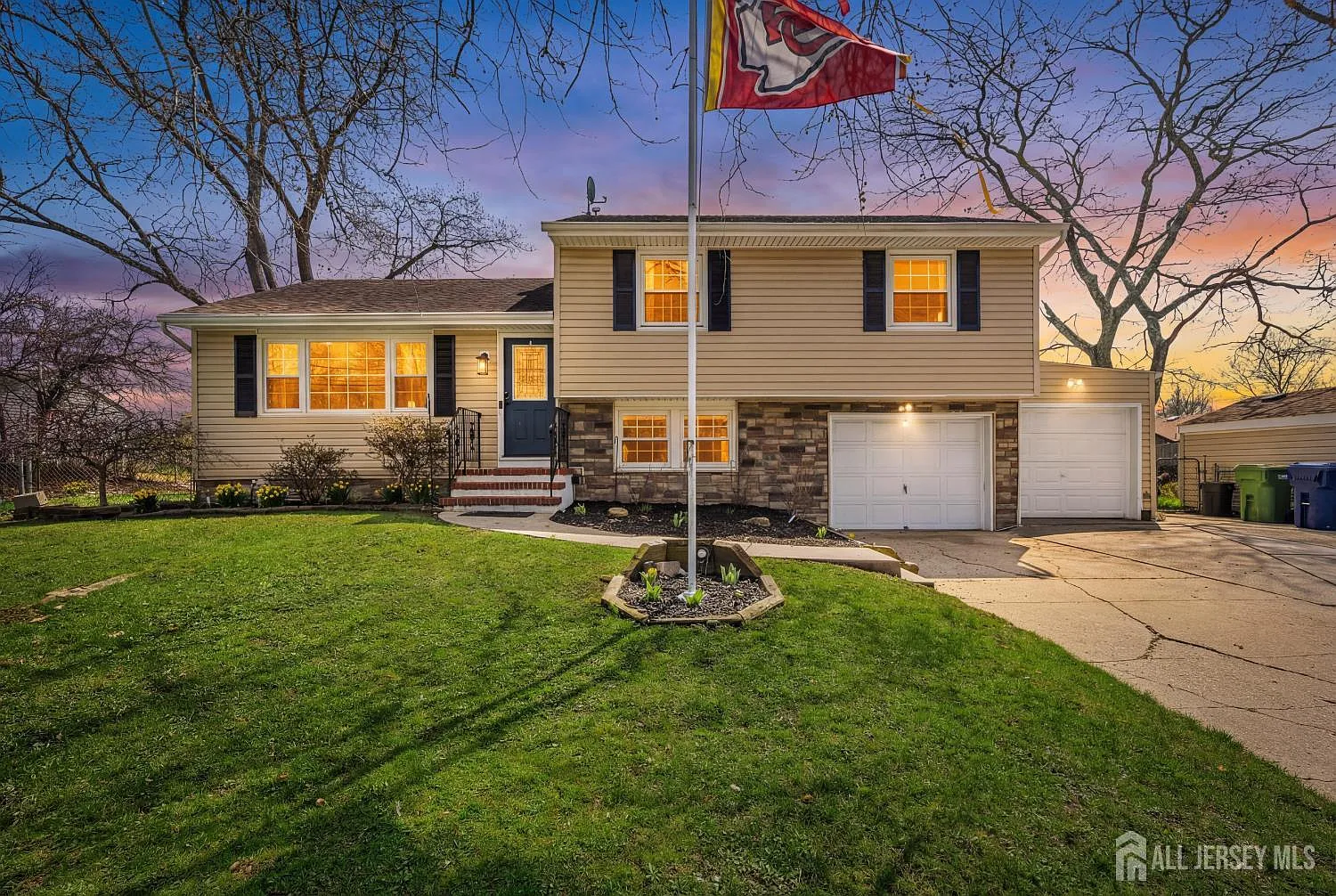 30 Ash Dr photo 1