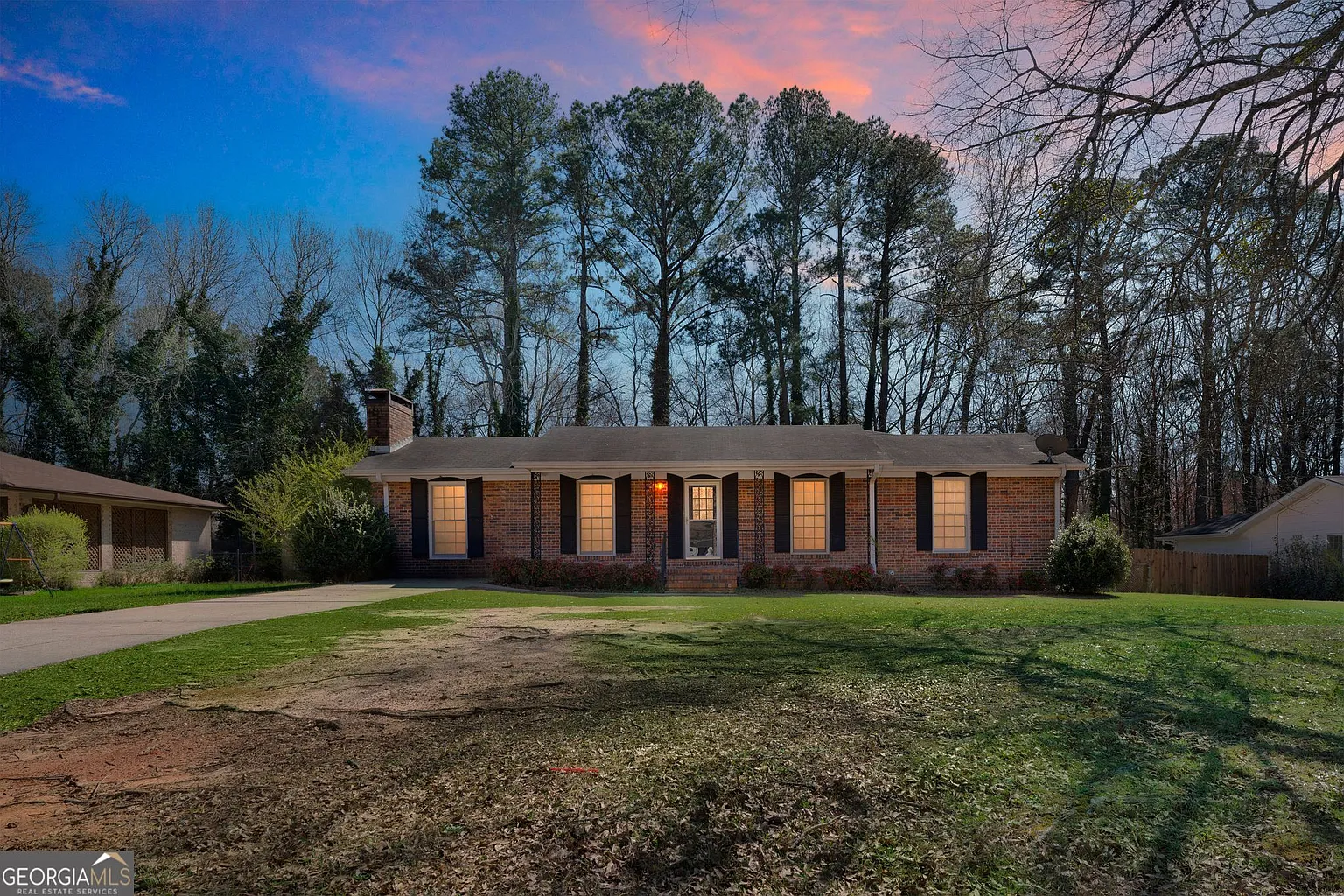 1614 Pinebrook Dr photo 1