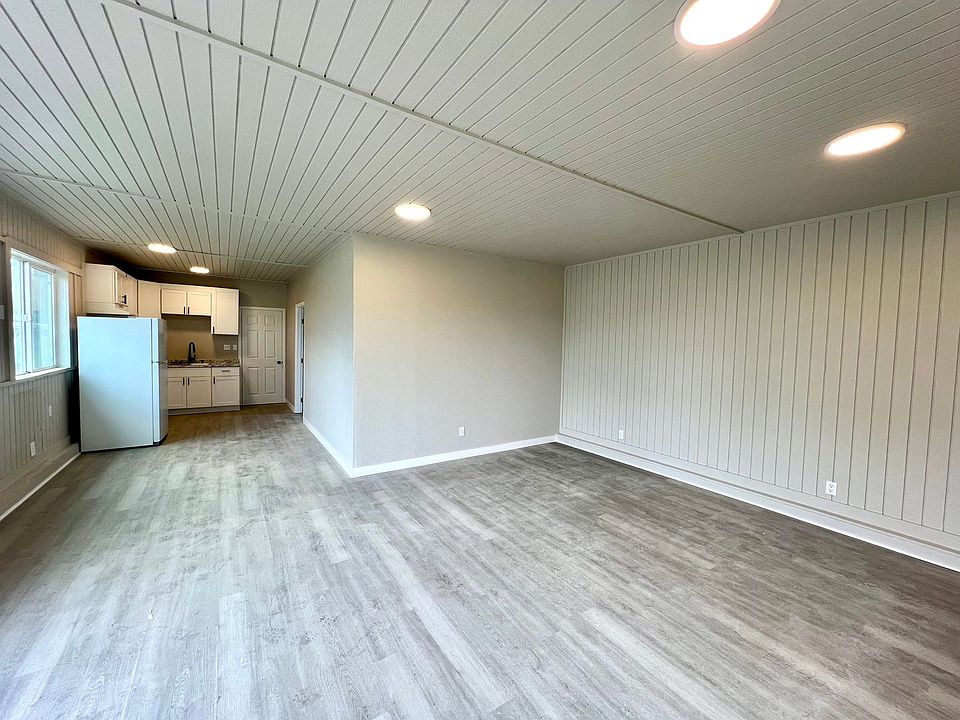 1st image of 63266 Roosevelt Rd