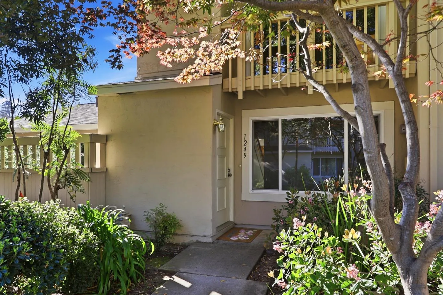 1249 Crescent Ter photo 1