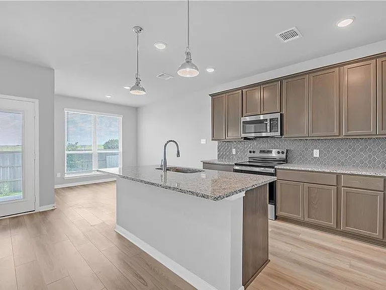 4537 Allison Dr — Photo 7