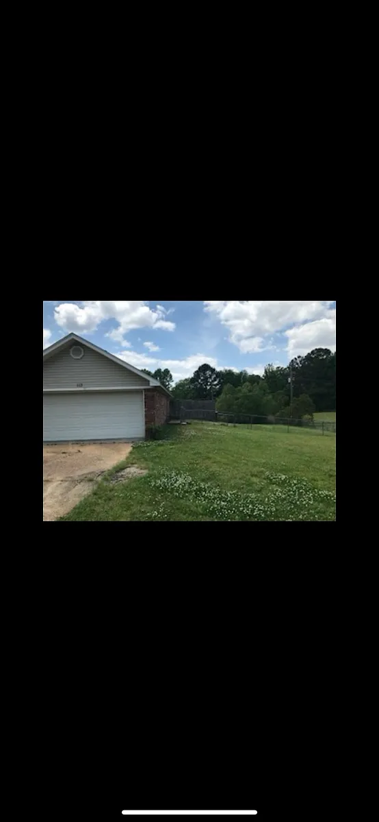 Building Photo - Gipson Ln