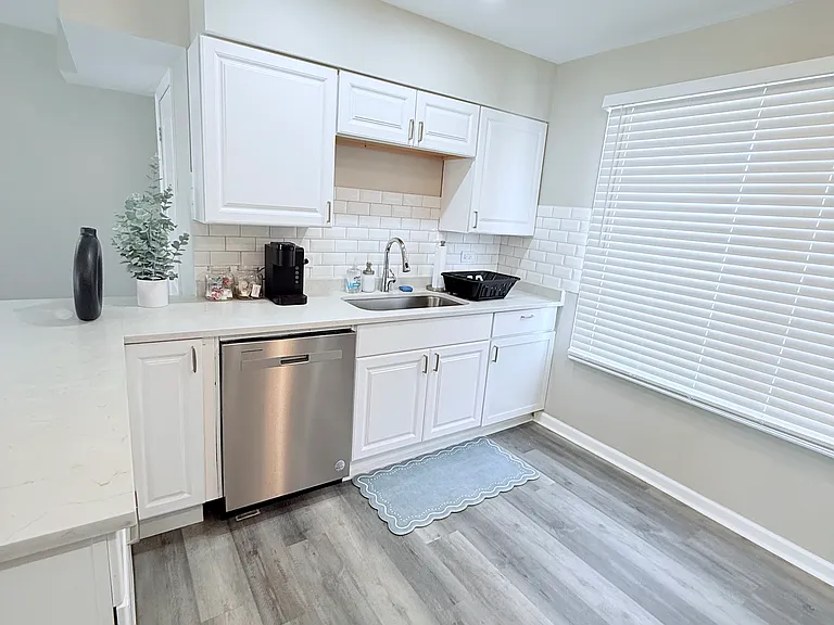 10308 W Lyndale Ave — Photo 32