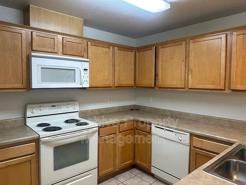 3 bed, 2.0 bath, 1344 sqft, $1,699 — Photo 4