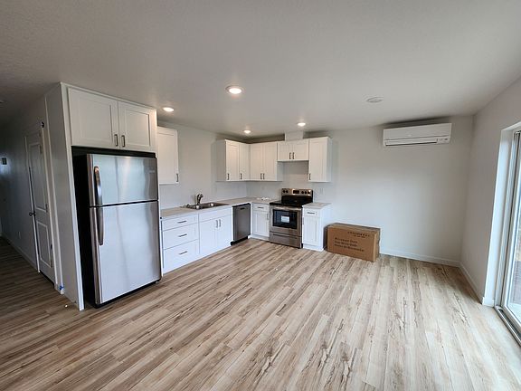 5th image of 1014 Peach Rd Units A & B