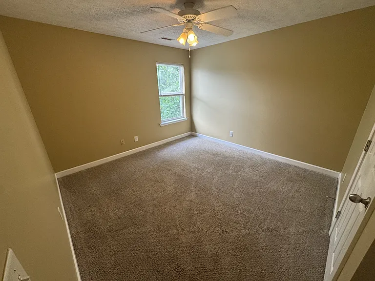 915 Tapoco Ct — Photo 12