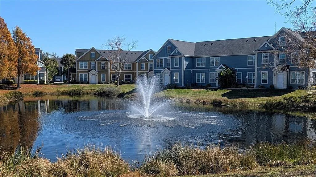 1 bed, 1.0 bath, 1052 sqft, $1,550 — Photo 2