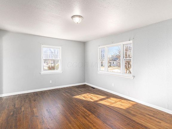 3rd image of 3164 Hamilton Ave