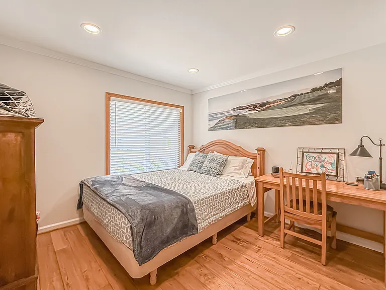 2nd bedroom with queen size bed and desk