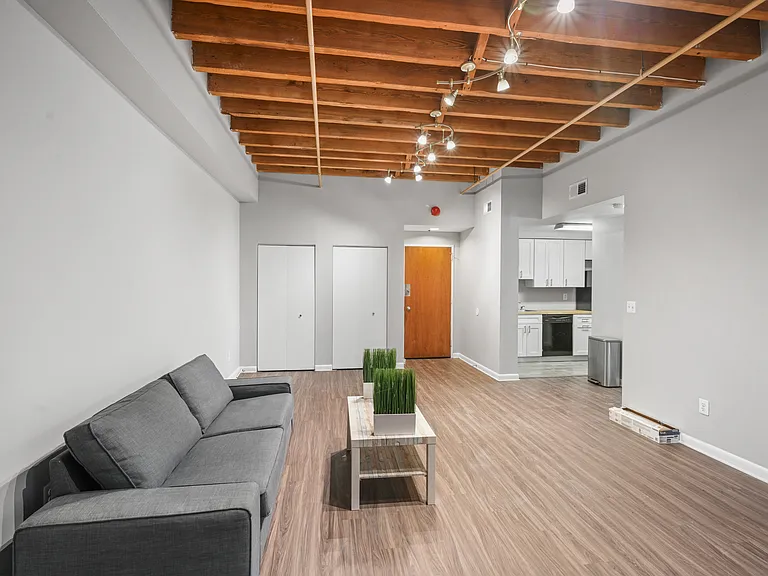 225 Arch St — Photo 9
