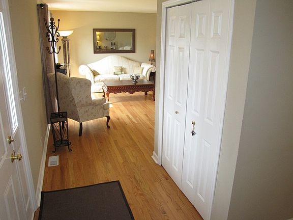 3rd image of 1112 Bay Hill Ave