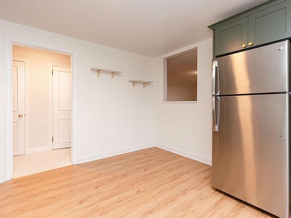 2nd image of 824 Carpenter Pl #2