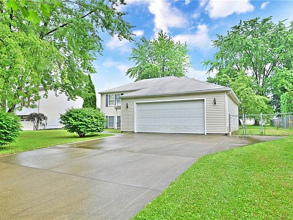 2nd image of 1137 Lantern Ln