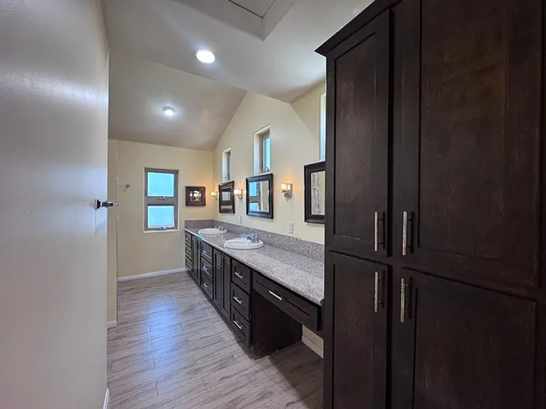 1120 Stanley Ave — Photo 18