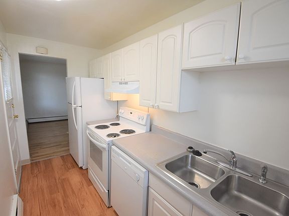 3rd image of 911 Portland Pl #933-4