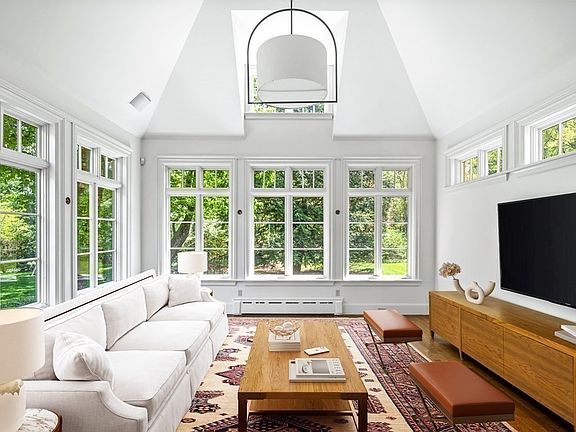 3rd image of 29 Webster Rd