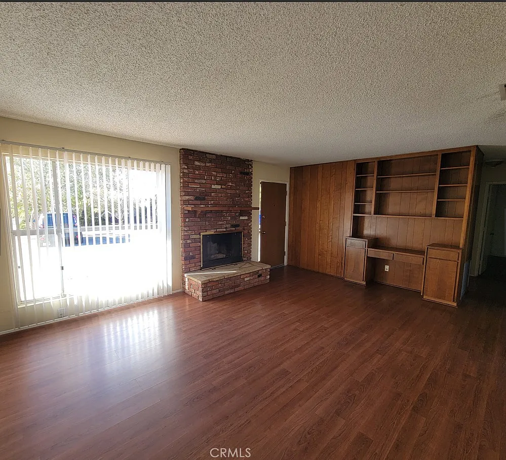 2 bed, 1000 sqft, $1,550 — Photo 2